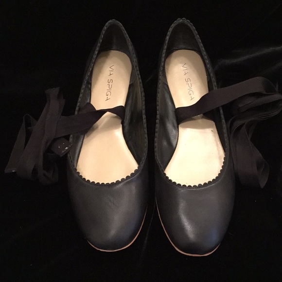 Via Spiga Shoes - Via Spiga 10M black ballet flats with ribbon ties